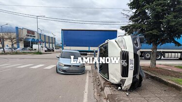 Περιπολικό τράκαρε με Ι.Χ και τούμπαρε!