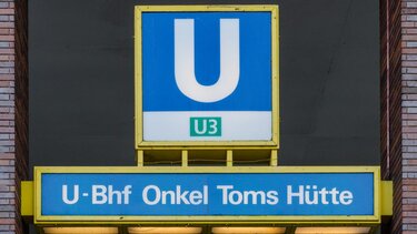 Διχασμένοι οι Βερολινέζοι με στάση του μετρό που λέγεται «Καλύβα του μπαρμπα-Θωμά»