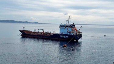 Στην Καλαμάτα το δεξαμενόπλοιο με τους περίπου 90 μετανάστες