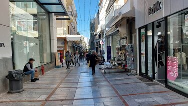 Τα καταστήματα ποντάρουν στις χειμερινές εκπτώσεις: Ανοιχτά σήμερα, Κυριακή