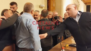 Πήγε να πέσει ξύλο στο Δημοτικό συμβούλιο για τα κυκλοφοριακά!