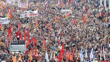 Σε απεργιακό κλοιό η Γαλλία για το συνταξιοδοτικό