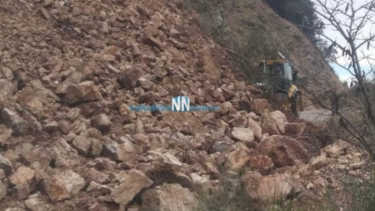 Κατολίσθηση στη Ναυπακτία – Λίγο νωρίτερα από το σημείο είχε περάσει λεωφορείο με μαθητές