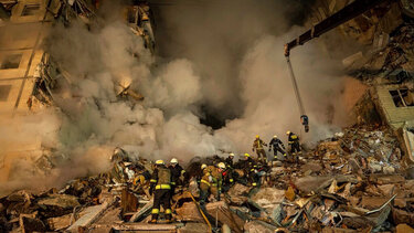 Η Ρωσία βομβάρδισε πολυκατοικία στο Ντνίπρο - Δεκάδες νεκροί!