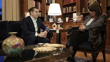 Τσίπρας: Ζήτησε την παραίτηση Μητσοτάκη μετά τη συνάντηση με τη Σακελλαροπούλου