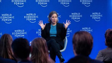 Παραιτείται η σιδηρά κυρία του YouTube