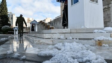 Η κακοκαιρία "Μπάρμπαρα" στην Αθήνα: Εικόνες από το κέντρο της πρωτεύουσας