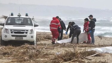 Ιταλία: Στους 61 οι νεκροί από το ναυάγιο με μετανάστες στα νότια της χώρας