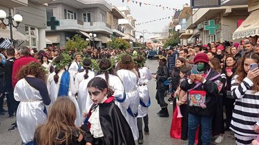 Με κέφι και χαμόγελα το Καρναβάλι, στο σεισμόπληκτο Αρκαλοχώρι