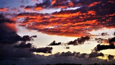 Χειμωνιάτικη ανατολή, λίγο πριν την κακοκαιρία