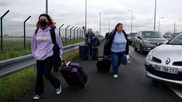 Απεργίες στη Γαλλία: Ακυρώνονται πτήσεις εξαιτίας των κινητοποιήσεων για το συνταξιοδοτικό