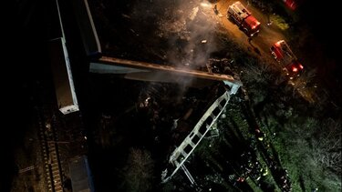 «Μακελειό από τη σύγκρουση τρένων»: Τα διεθνή ΜΜΕ για την τραγωδία στα Τέμπη