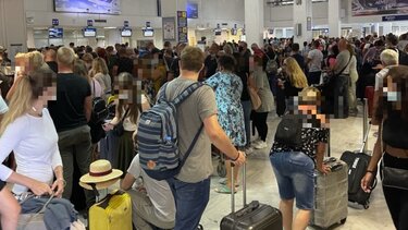 Τα πρώτα "χελιδόνια" στο αεροδρόμιο Ηρακλείου, χωρίς προσωπικό κι επαρκή κλιματισμό 