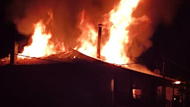 Μεγάλη φωτιά σε μονοκατοικία – Καπνοί σε ολόκληρη την Ορεστιάδα