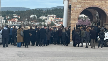 Τέμπη: Θλίψη στην κηδεία του 29χρονου μηχανοδηγού Νίκου Ναλμπάντη