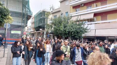 Δυναμικό "παρών" στην κινητοποίηση στο Ηράκλειο, παρά τη βροχή -Πολυπληθής πορεία