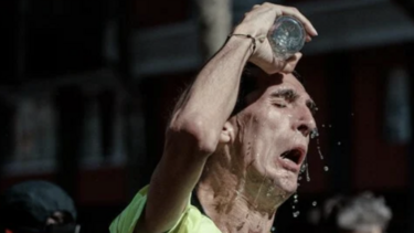 Δρομέας με 76% εγκεφαλική παράλυση τερμάτισε στον μαραθώνιο της Βαρκελώνης