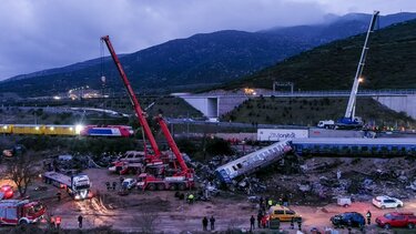  Σύγκρουση τρένων: «Είμαι στην κάθοδο, είμαι καλά εδώ;» - Η ερώτηση του μηχανοδηγού στον σταθμάρχη που έμεινε αναπάντητη