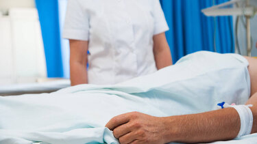 Στο νοσοκομείο με τροφική δηλητηρίαση μετά το πασχαλινό γεύμα