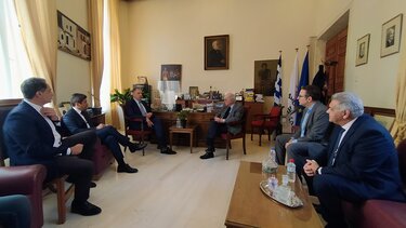 Ζητήματα που απασχολούν το Ηράκλειο έθεσε στον Υπουργό Επικρατείας ο Δήμαρχος