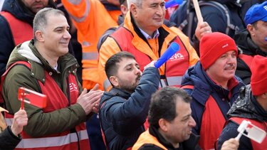 Αύξηση μισθών πέτυχαν οι ομοσπονδιακοί υπάλληλοι και οι εργαζόμενοι στους δήμους στη Γερμανία