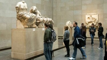 Liberation: «Τελικά, όλη η Ευρώπη, όλοι μας, κάτι κλέψαμε από την Ελλάδα»