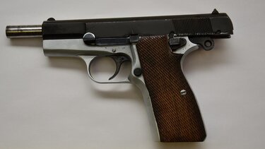 Ομοσπονδιακός δικαστής ακύρωσε νόμο που απαγόρευε την πώληση πυροβόλων όπλων σε κάτω των 21 ετών