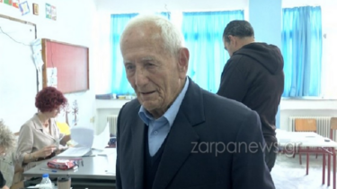 98χρονος στην κάλπη: «Μπορεί να ψηφίσω άλλη μια φορά»