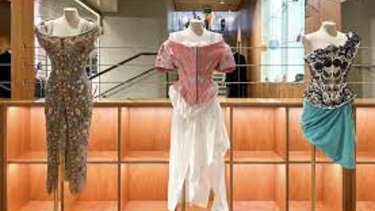 Οι κορσέδες της Biβιεν Γουέστγουντ σε έκθεση στο Λονδίνο