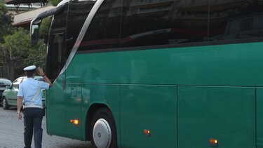 Αναστάτωση από καπνούς σε πούλμαν που μετέφερε μαθητές στο Σπαθοβούνι