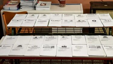 Μεγάλο το εκλογικό κέντρο με μία κάλπη: Διαμαρτυρίες και ουρές