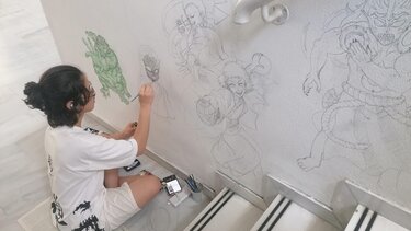 Ένας φοιτητής Ιατρικής... ζωγραφίζει στον τοίχο!