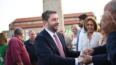 Ιστιοφόρο "έπαιζε" στα ηχεία τον ύμνο του ΠΑΣΟΚ την ώρα που μιλούσε ο Ν. Ανδρουλάκης