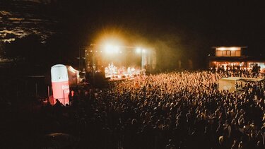 "Πλημμύρισαν" από κόσμο τα Μάταλα για το Beach Festival