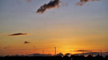Χρώματα και σύννεφα, το όμορφο σκηνικό της ανατολής