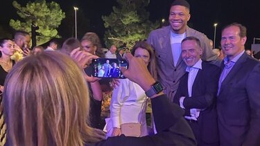 O Γιάννης και η συγκινητική εκδήλωση για το «Charles Antetokounmpo Family Foundation»