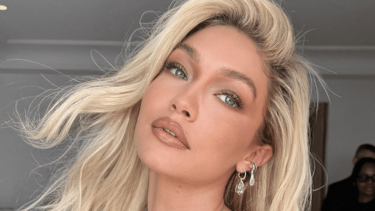 Η Gigi Hadid φόρεσε τα πιο κομψά παπούτσια της σεζόν