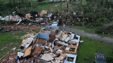 Δεκάδες τραυματίες και ένας νεκρός από ανεμοστρόβιλο που σάρωσε το Μισισίπι