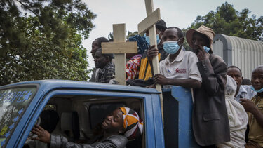 Ουγκάντα: Συνελήφθησαν τρεις ύποπτοι για τη σφαγή 41 ανθρώπων στο λύκειο Λουμπιρίχα