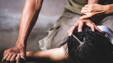 “Κραυγή” από 30χρονη μητέρα – Ξυλοδαρμοί και απειλές από τον κακοποιητή σύζυγο