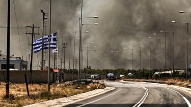 Πύρινα μέτωπα: Δύσκολες οι επόμενες ώρες, θα συνεχίσουν οι δυνατοί άνεμοι