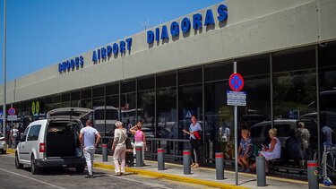 Ρεκόρ πτήσεων σε Ρόδο και Κέρκυρα παρά τις φωτιές