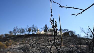 Οι εξελίξεις στα πύρινα μέτωπα σε Αττική, Λουτράκι, Ρόδο