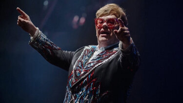 Ο Έλτον Τζον ηχογραφεί νέα μουσική και προετοιμάζει το πάρτι των Όσκαρ