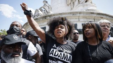 Γαλλία: Διαδηλώσεις παρά την απαγόρευση της αστυνομίας