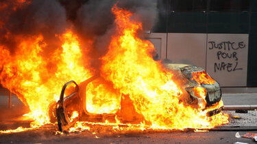 Δολοφονία 17χρονου στη Γαλλία: Ένα βήμα πριν την επιβολή κατάστασης εκτάκτου ανάγκης