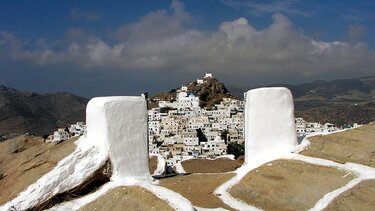 Νεκροψία στις σορούς των δυο νεαρών Ιρλανδών που πέθαναν στην Ίο