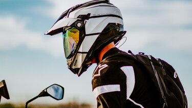 Χωρίς κράνος, χωρίς δίπλωμα και με "τσίτα" τα γκάζια ... οι Κρητικοί οδηγοί!