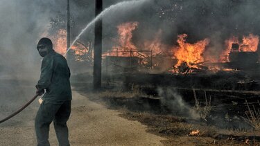 Λουτράκι: Περισσότερα από 40 σπίτια και πάνω από 15.000 στρέμματα έχουν καεί