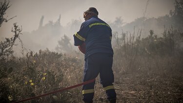 Άμεση μονιμοποίηση όλων των εποχικών Πυροσβεστών ζητά το ΚΚΕ